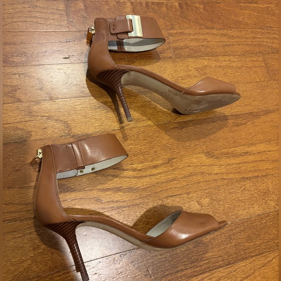 MICHAEL KORS Guiliana Open Toe Pump - Picture 3 of 10